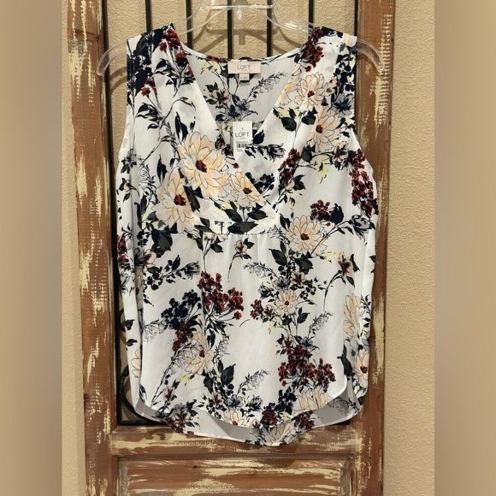 Loft silky flower top